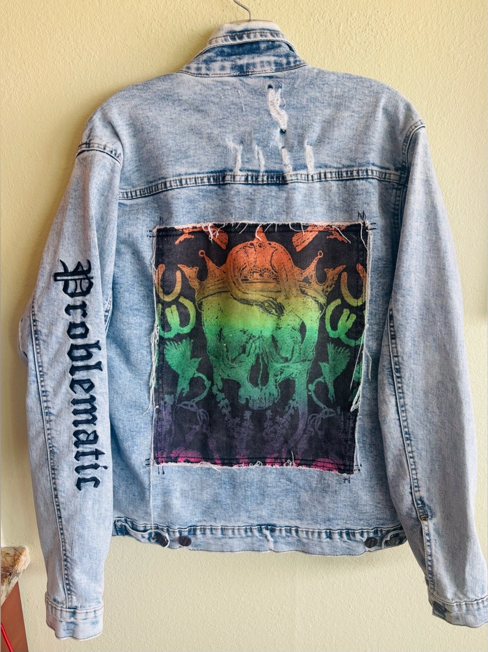 FWRD Denim Distressed Light Wash Skull Patchwork Jean Jacket Size: Large